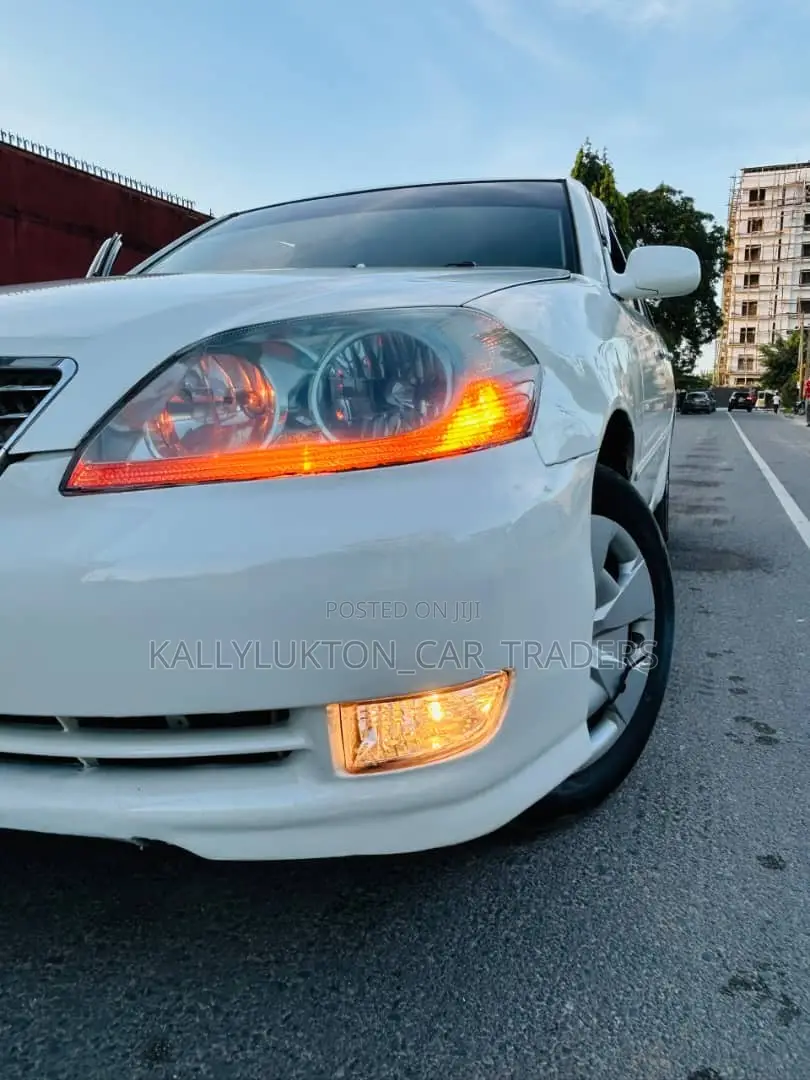 Toyota Mark II 2004 White