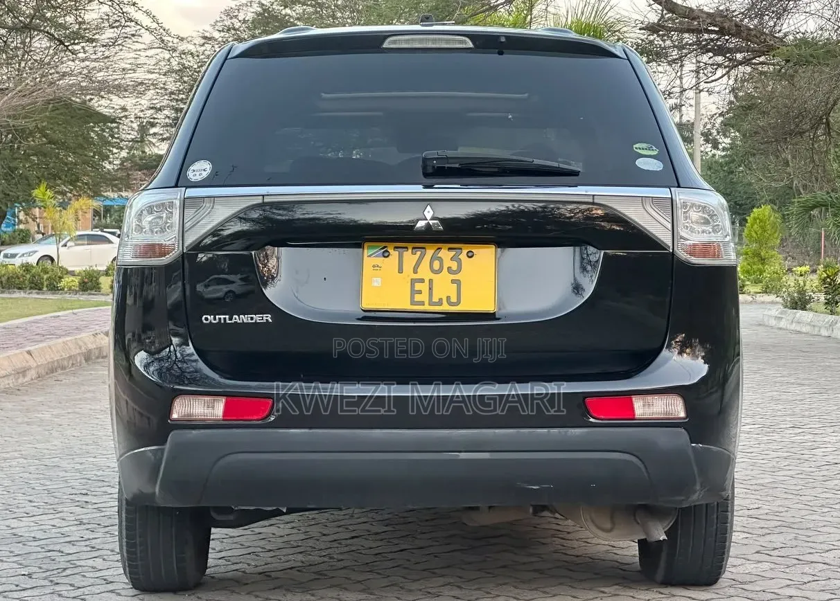 Mitsubishi Outlander 2012 Black