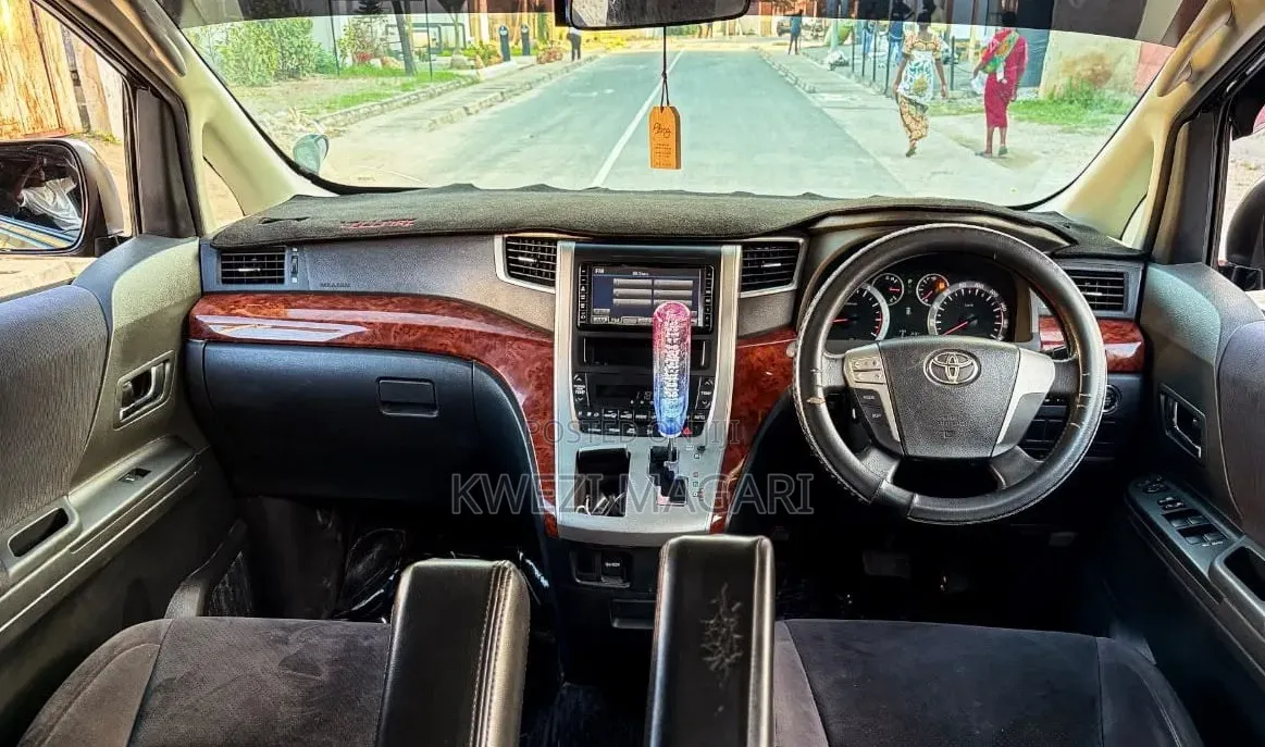 Toyota Vellfire 2010 Black