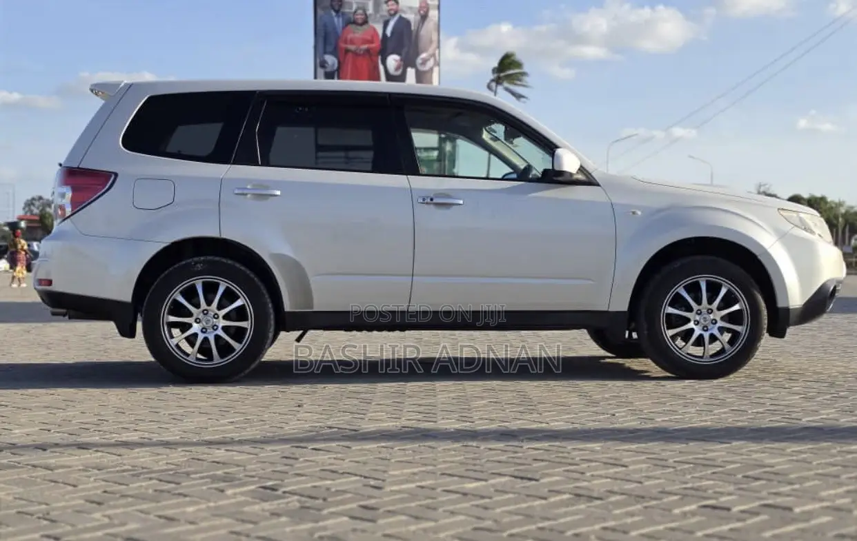 Subaru Forester 2010 Pearl