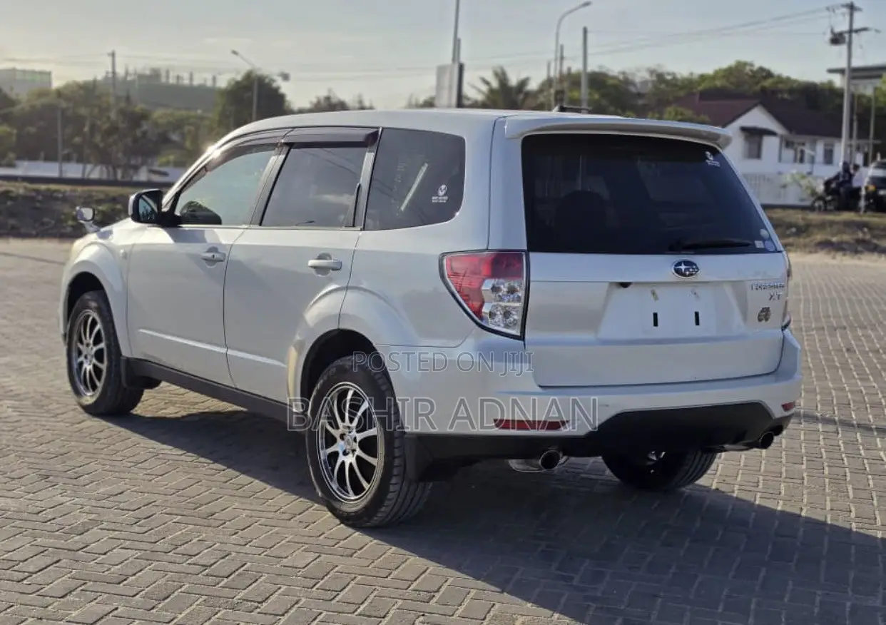 Subaru Forester 2010 Pearl