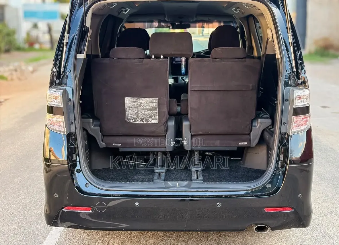 Toyota Vellfire 2010 Black