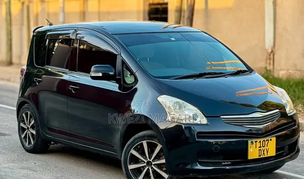 Toyota Ractis 2010 Black