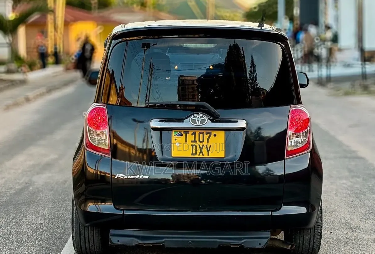 Toyota Ractis 2010 Black
