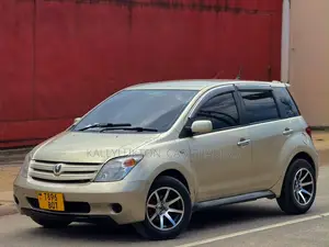 Toyota IST 2005 Gold