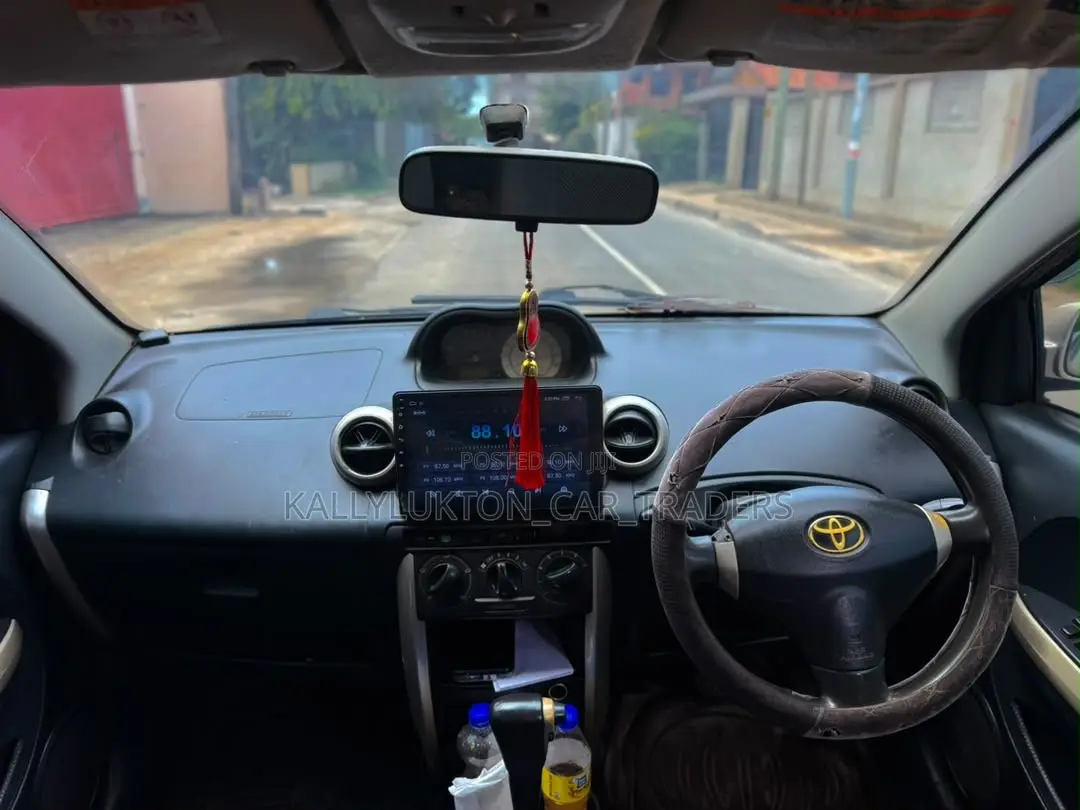 Toyota IST 2005 Gold
