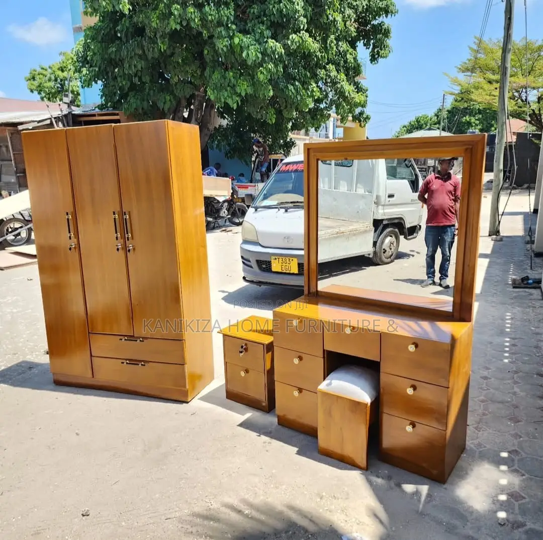 Modern Wardrobe Ya Milango Mitatu Na Dressing Table
