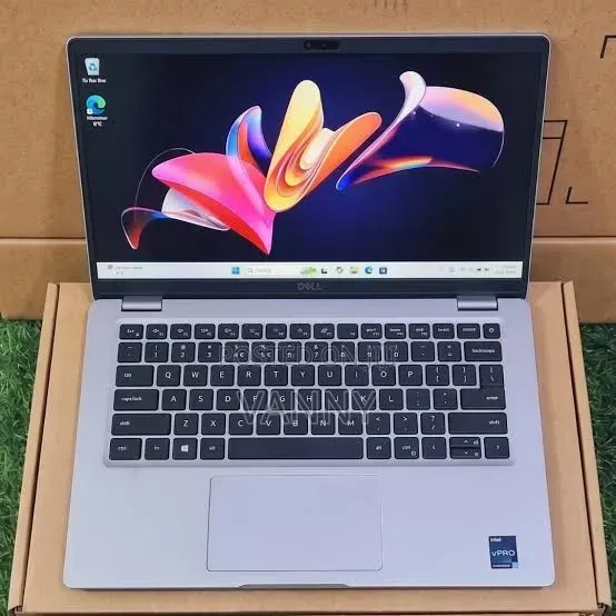 Laptop Dell Latitude 3189 8GB Intel Core i5 HDD+SSD 512GB