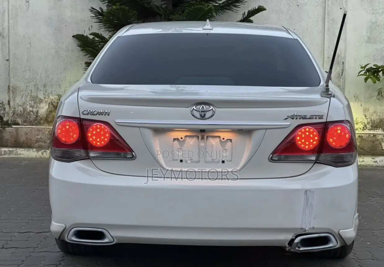 Toyota Crown 2011 White