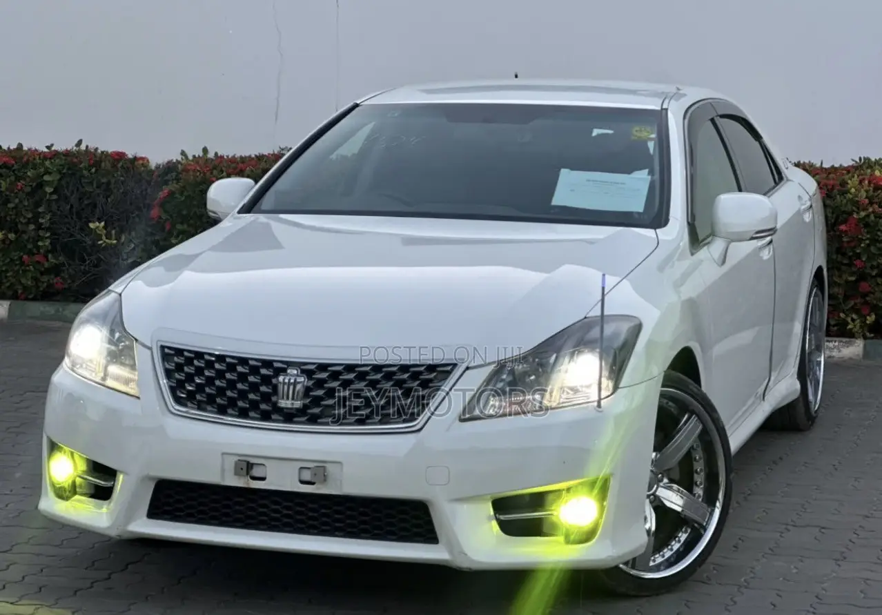 Toyota Crown 2011 White