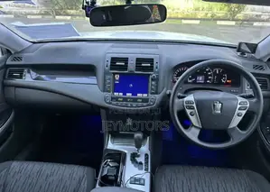 Toyota Crown 2011 White