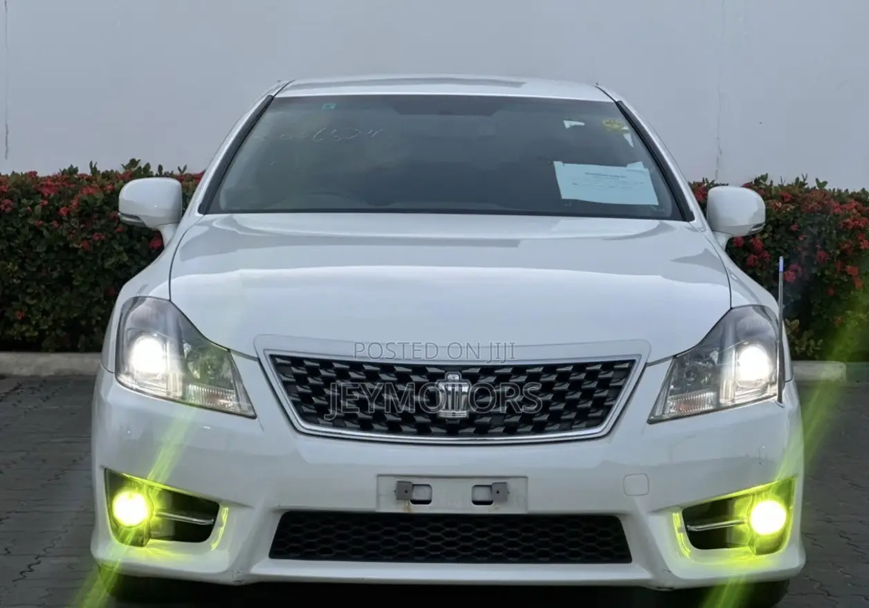 Toyota Crown 2011 White
