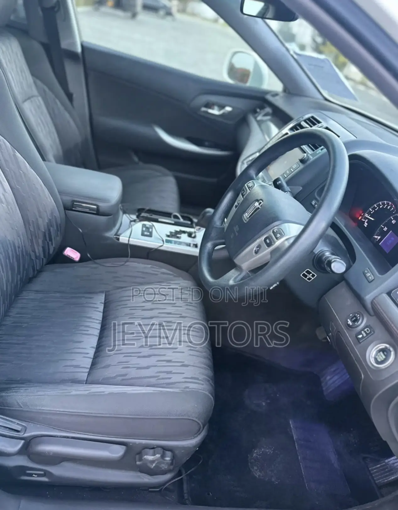 Toyota Crown 2011 White
