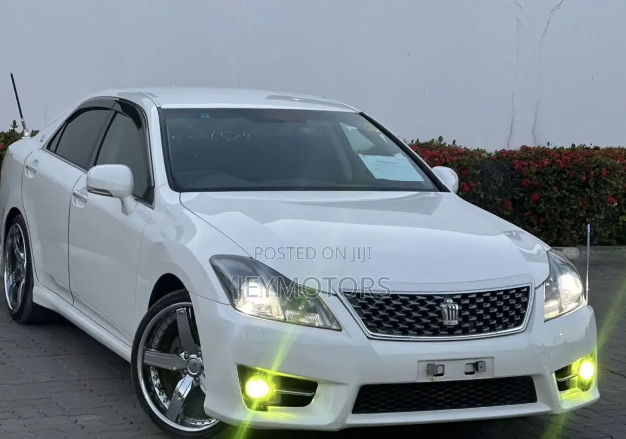 Toyota Crown 2011 White