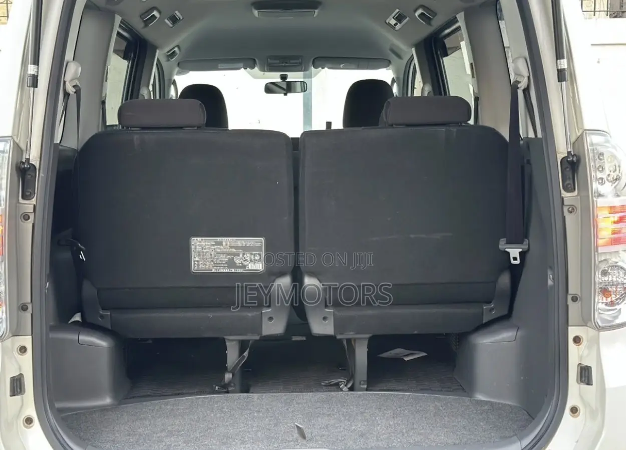 Toyota Noah 2009 White