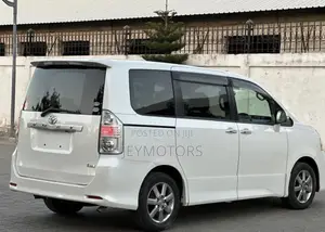 Toyota Noah 2009 White