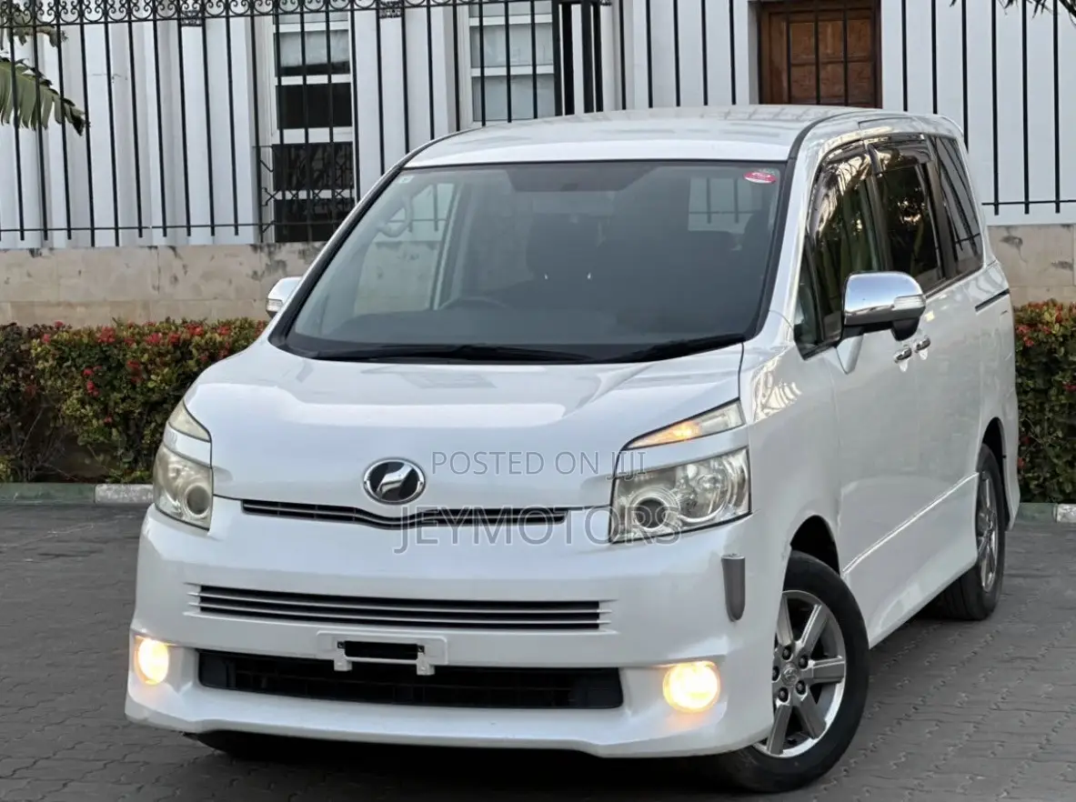 Toyota Noah 2009 White
