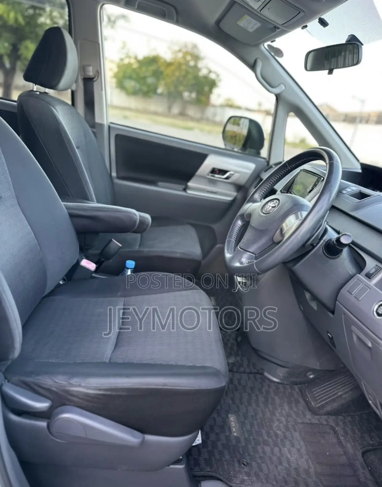 Toyota Noah 2009 White