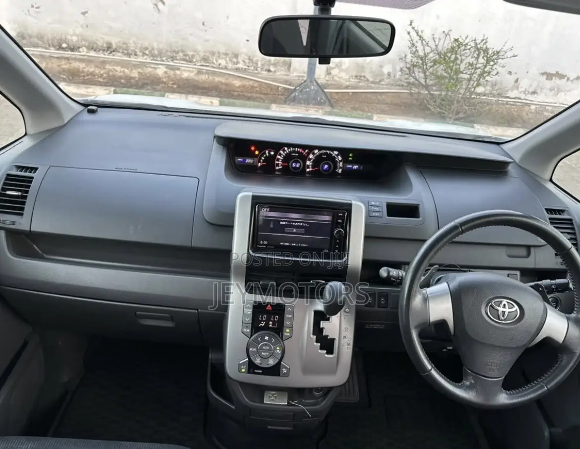 Toyota Noah 2009 White