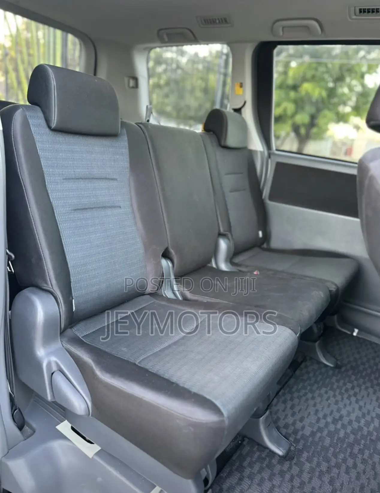 Toyota Noah 2009 White
