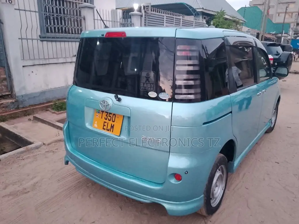Toyota Sienta 2005 Blue