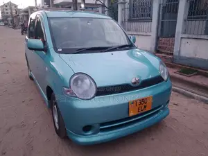 Toyota Sienta 2005 Blue