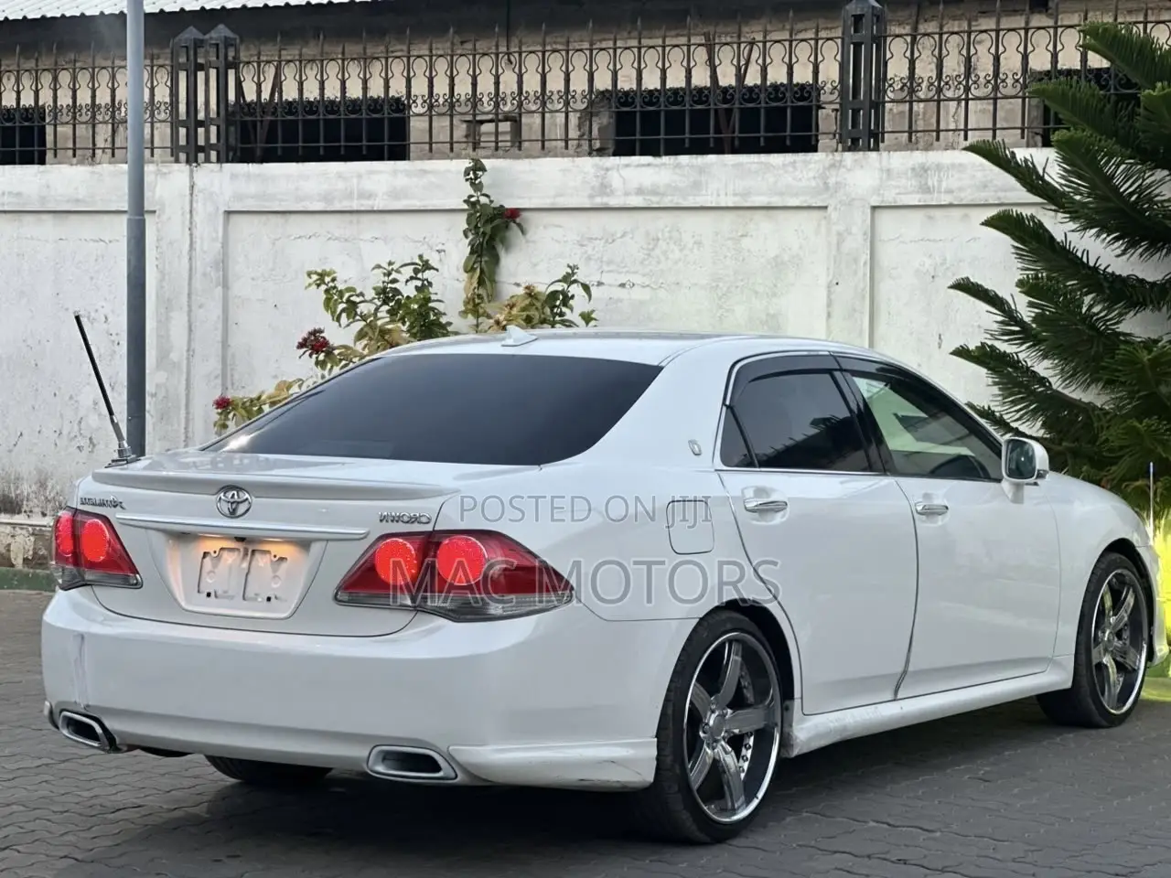Toyota Crown 2012 White
