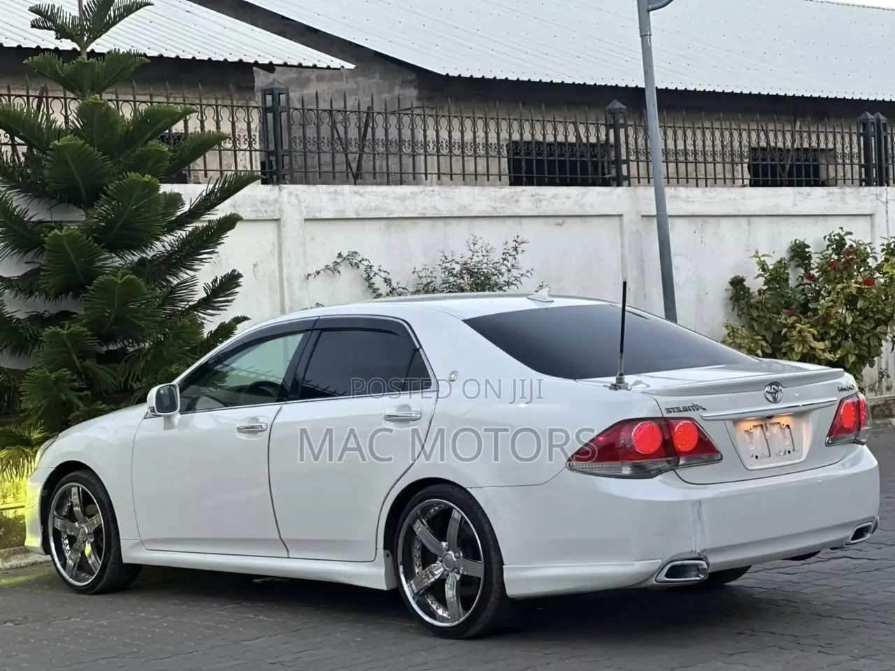 Toyota Crown 2012 White