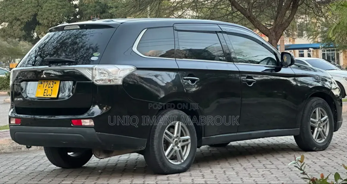 Mitsubishi Outlander 2012 Black