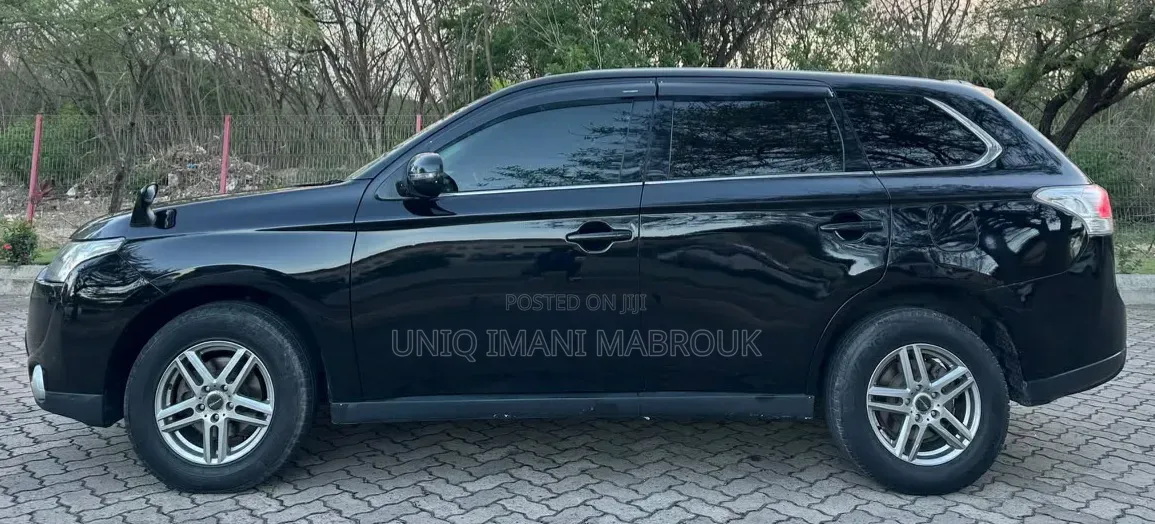 Mitsubishi Outlander 2012 Black