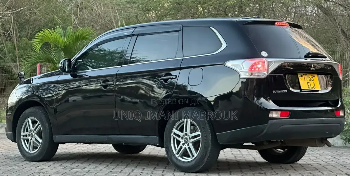 Mitsubishi Outlander 2012 Black