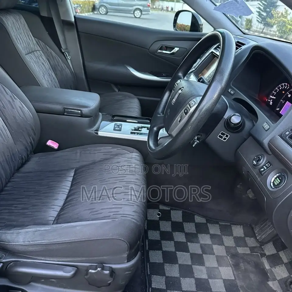 Toyota Crown 2012 Black