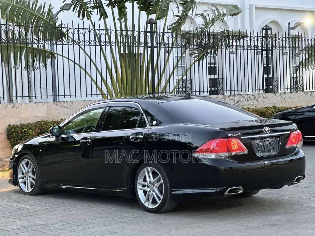 Toyota Crown 2012 Black