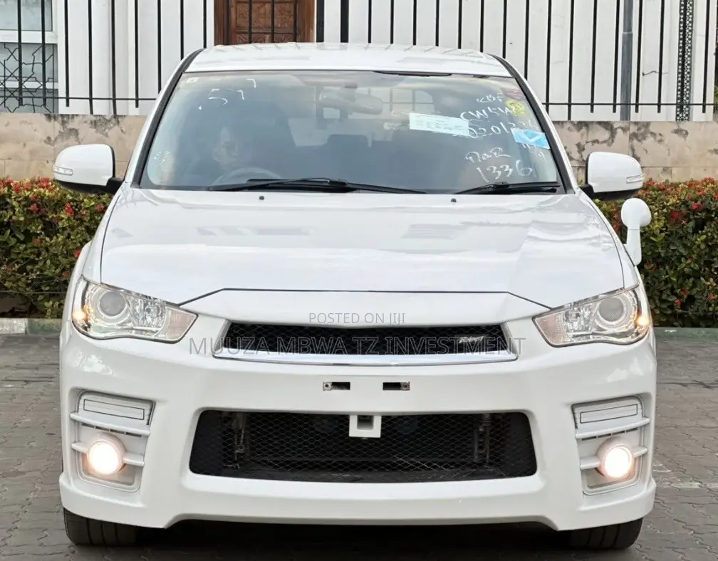 Mitsubishi Outlander 2011 White
