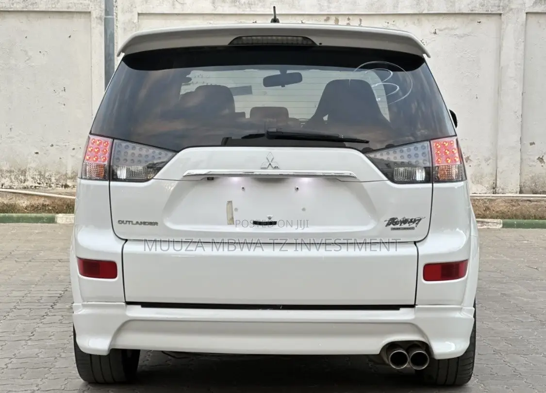 Mitsubishi Outlander 2011 White