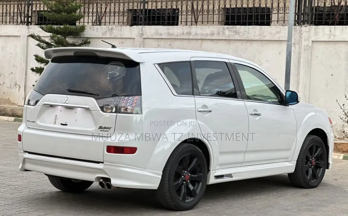 Mitsubishi Outlander 2011 White