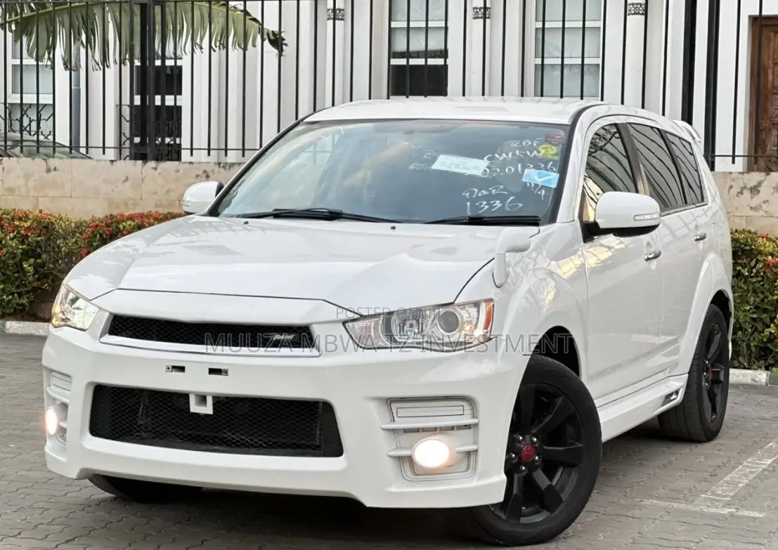 Mitsubishi Outlander 2011 White