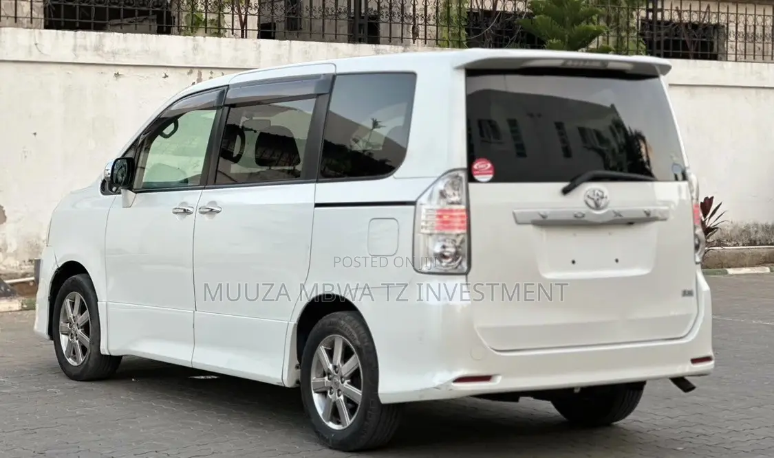 Toyota Noah 2009 White