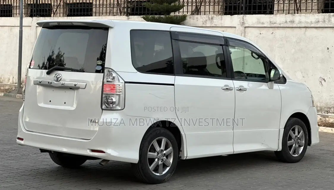 Toyota Noah 2009 White