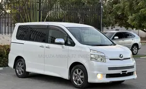 Toyota Noah 2009 White