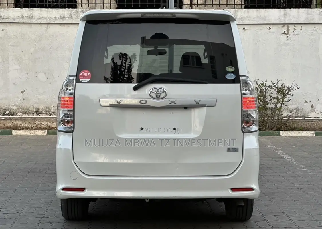 Toyota Noah 2009 White