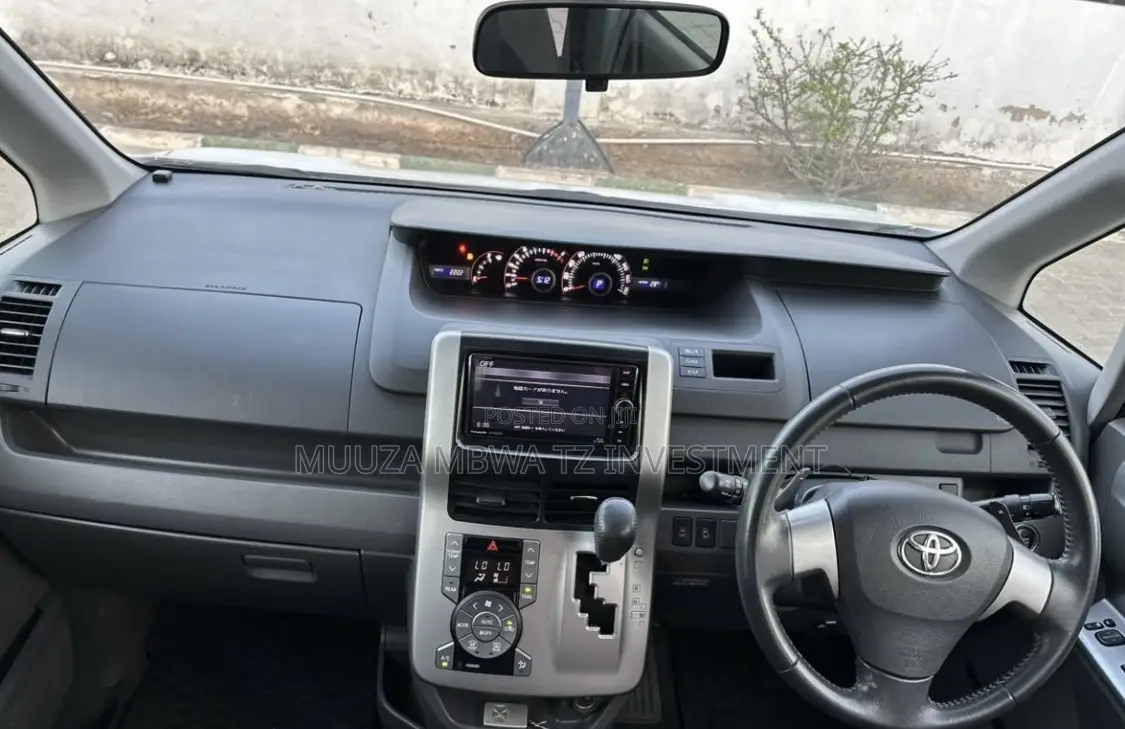Toyota Noah 2009 White