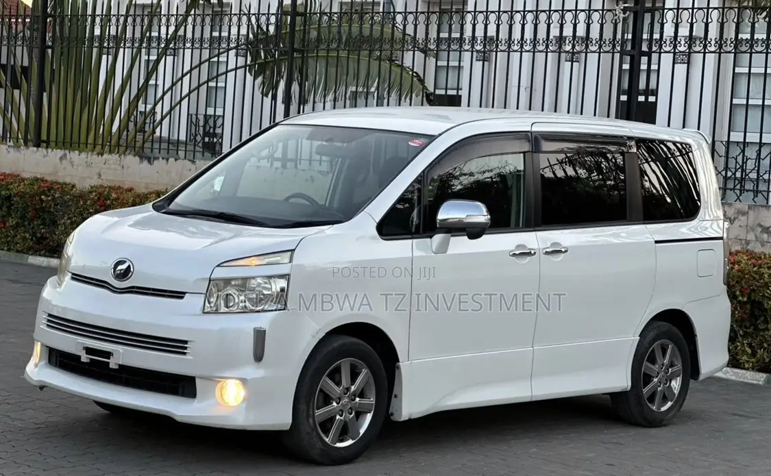 Toyota Noah 2009 White