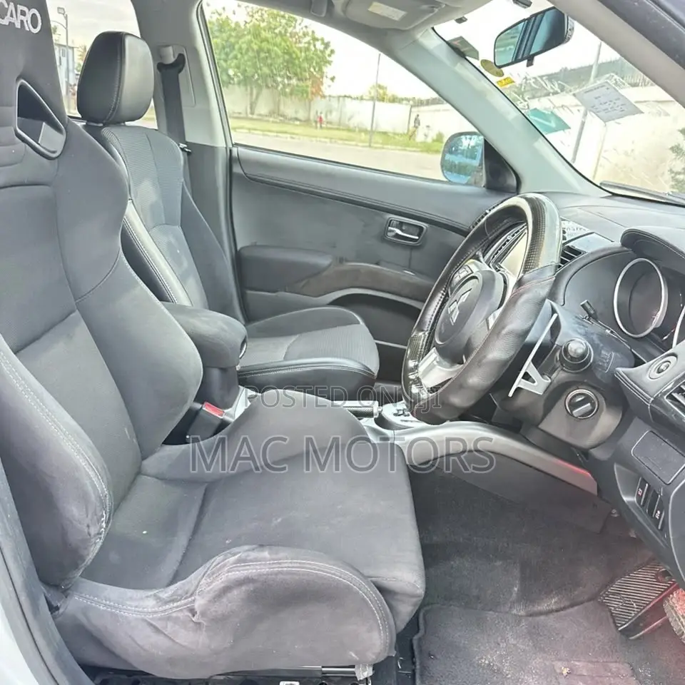 Mitsubishi Outlander 2011 White