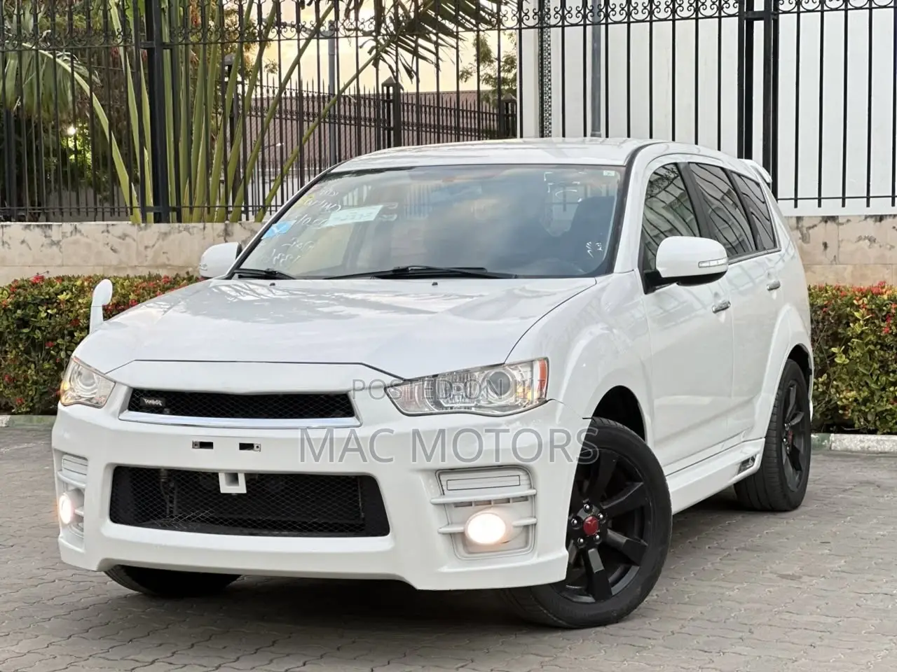 Mitsubishi Outlander 2011 White