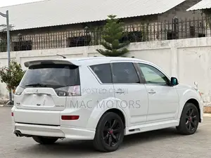 Mitsubishi Outlander 2011 White