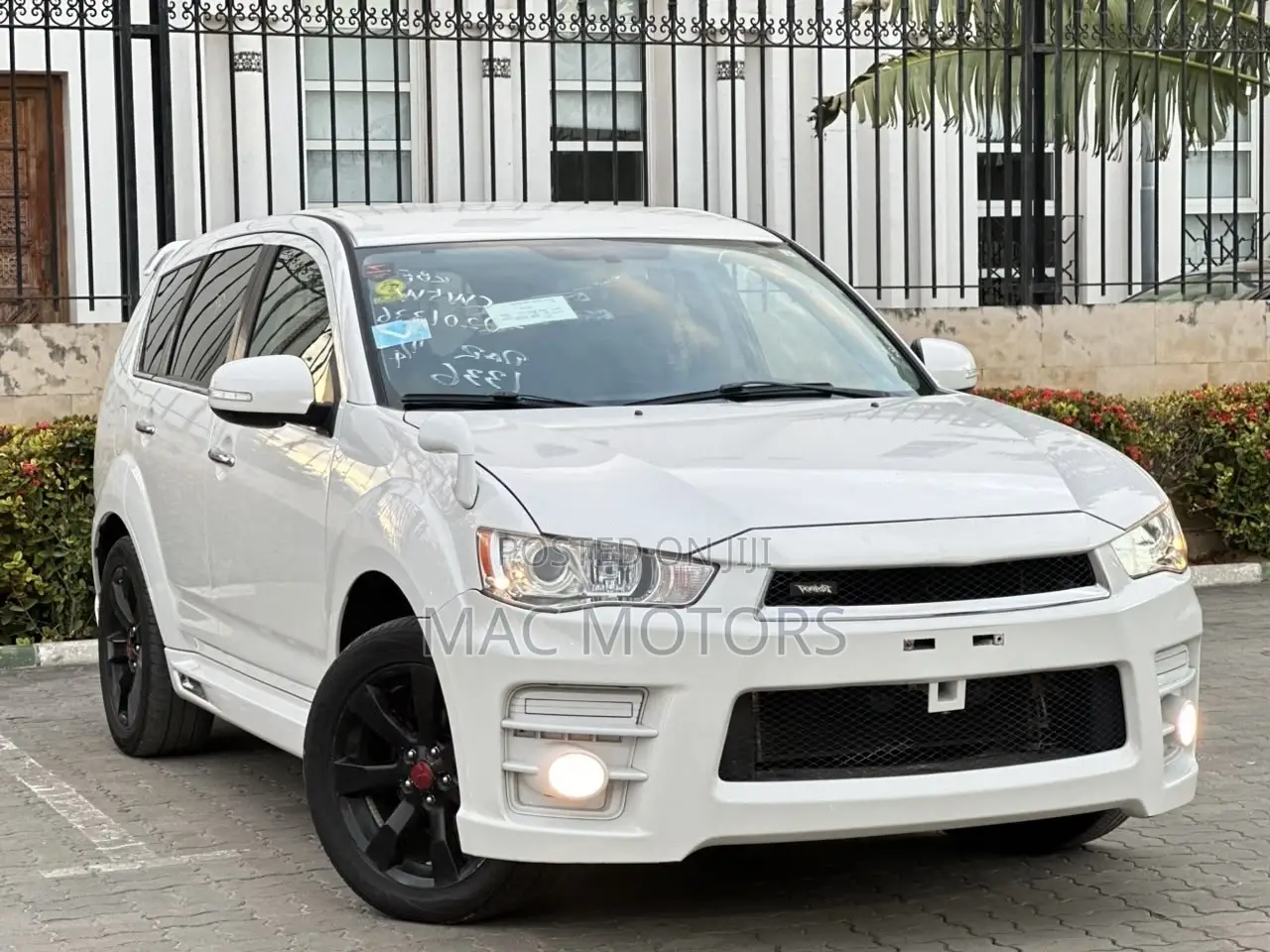 Mitsubishi Outlander 2011 White
