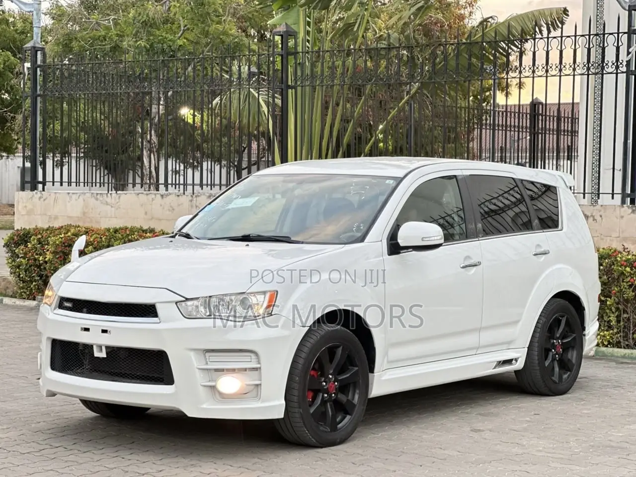 Mitsubishi Outlander 2011 White