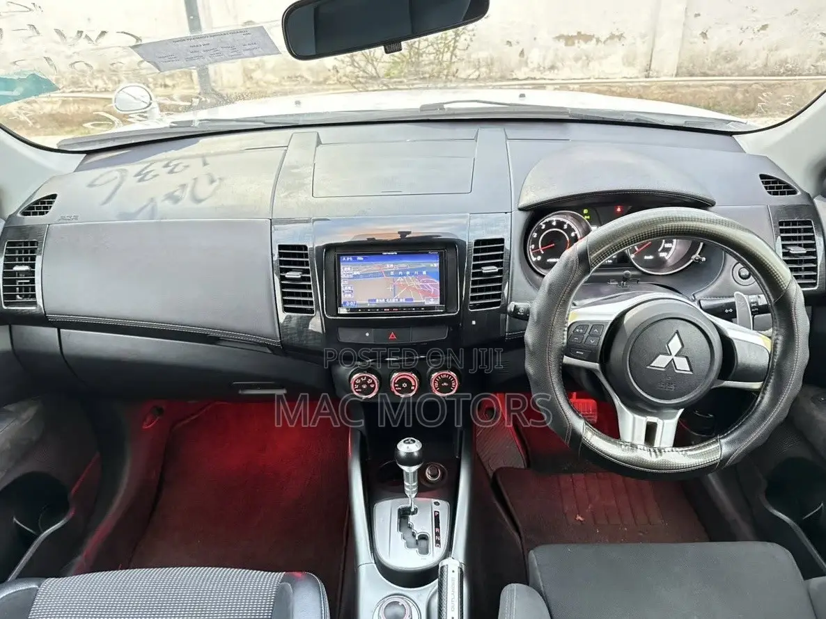 Mitsubishi Outlander 2011 White