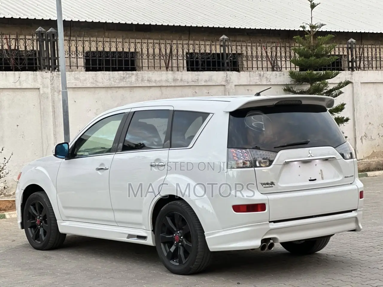 Mitsubishi Outlander 2011 White